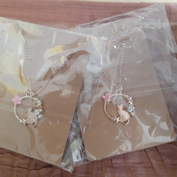 Flower & Cat Pendant Necklace - Picture 2 of 4